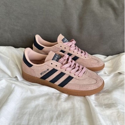 Adidas Spezial pudra