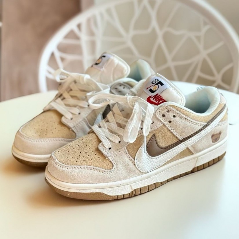 Nike Dunk swoosh