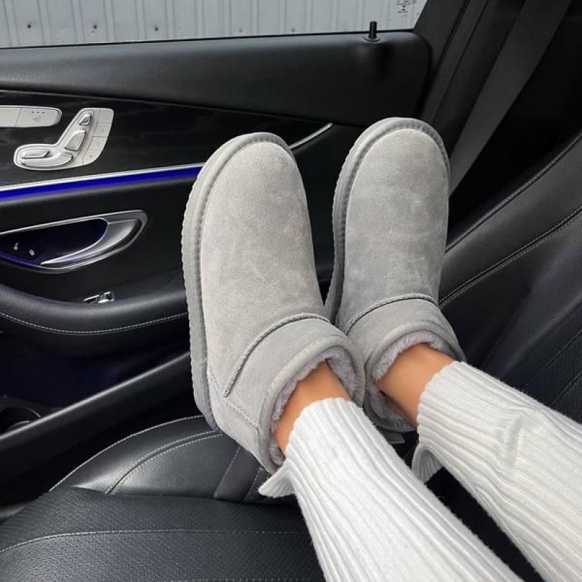 UGG Gri Mini